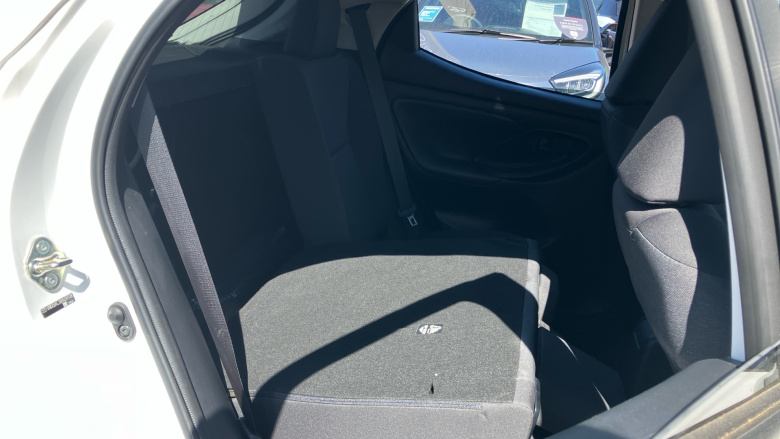 Toyota Yaris 1.5 Hybrid Design 5dr CVT Hybrid Hatchback